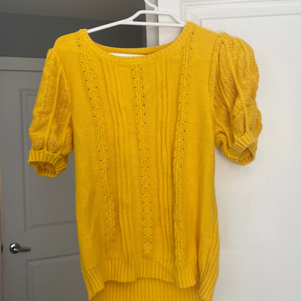 Puffy sleeve sweater